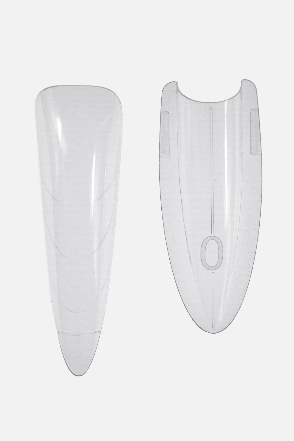 Immagine su sfondo bianco che mostra le due parti del sistema Sandwich Tip Mandorla separate. A sinistra si trova la tip superiore con forma affusolata e linee guida per la lunghezza; a destra la base inferiore progettata con un incavo specifico per accogliere la tip e creare la struttura interna.