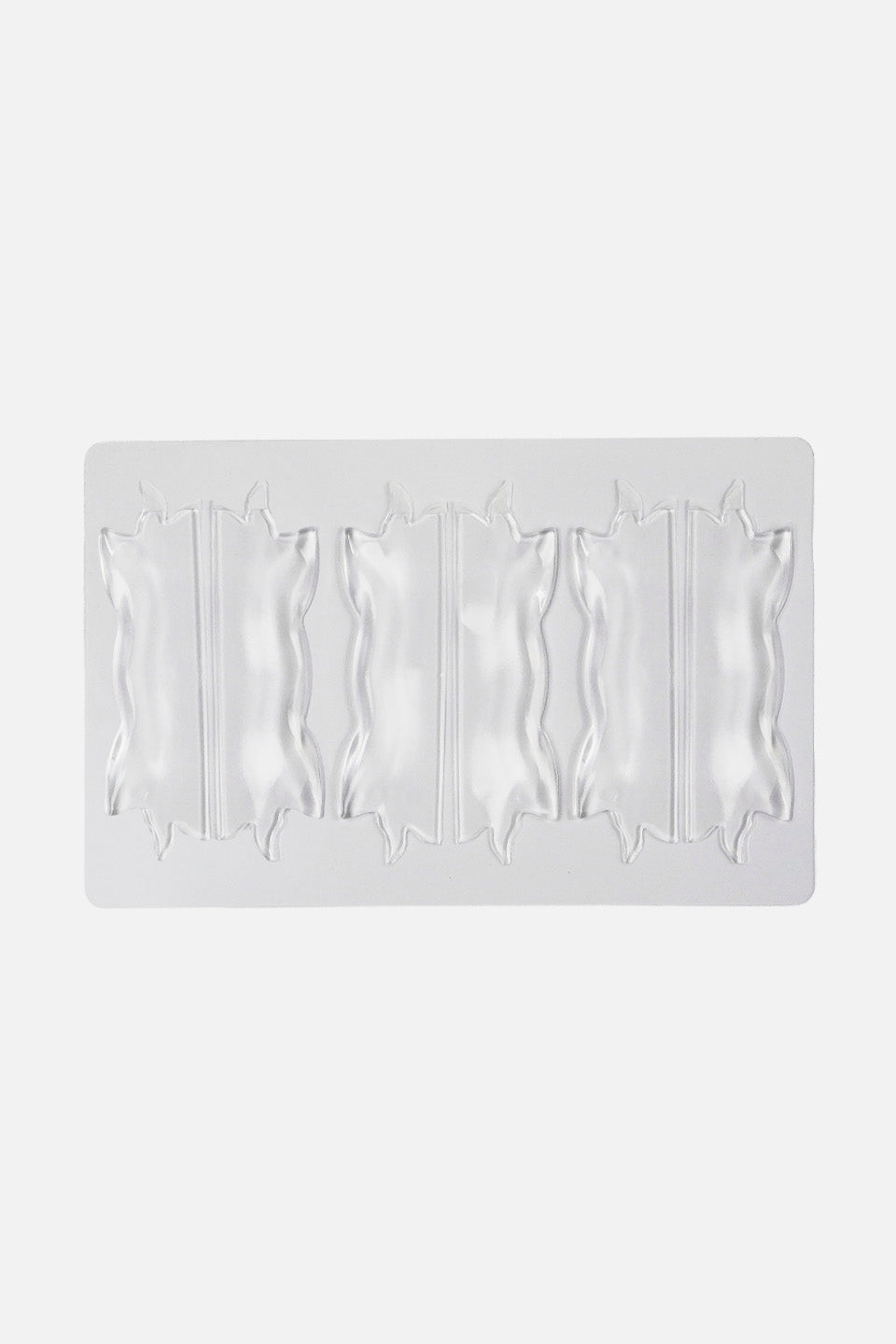 Inquadratura frontale del blister trasparente contenente i bigodini piatti e ondulati in silicone per laminazione ciglia coreana, che ne mette in risalto il design anatomico e la trasparenza del materiale.