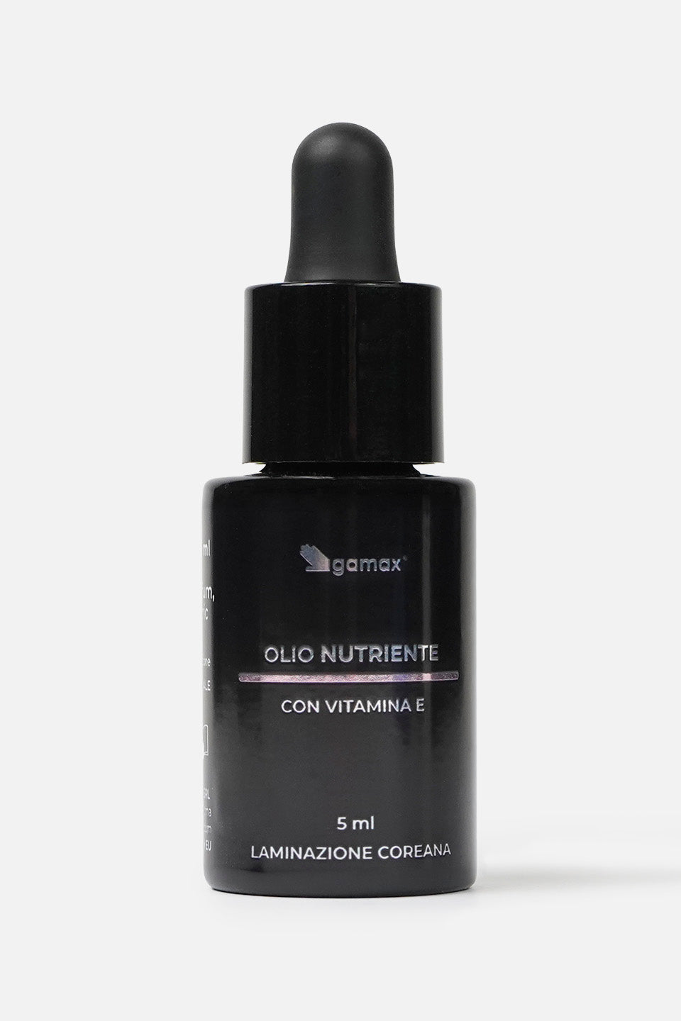 Olio nutriente con Vitamina E in flacone nero su sfondo bianco