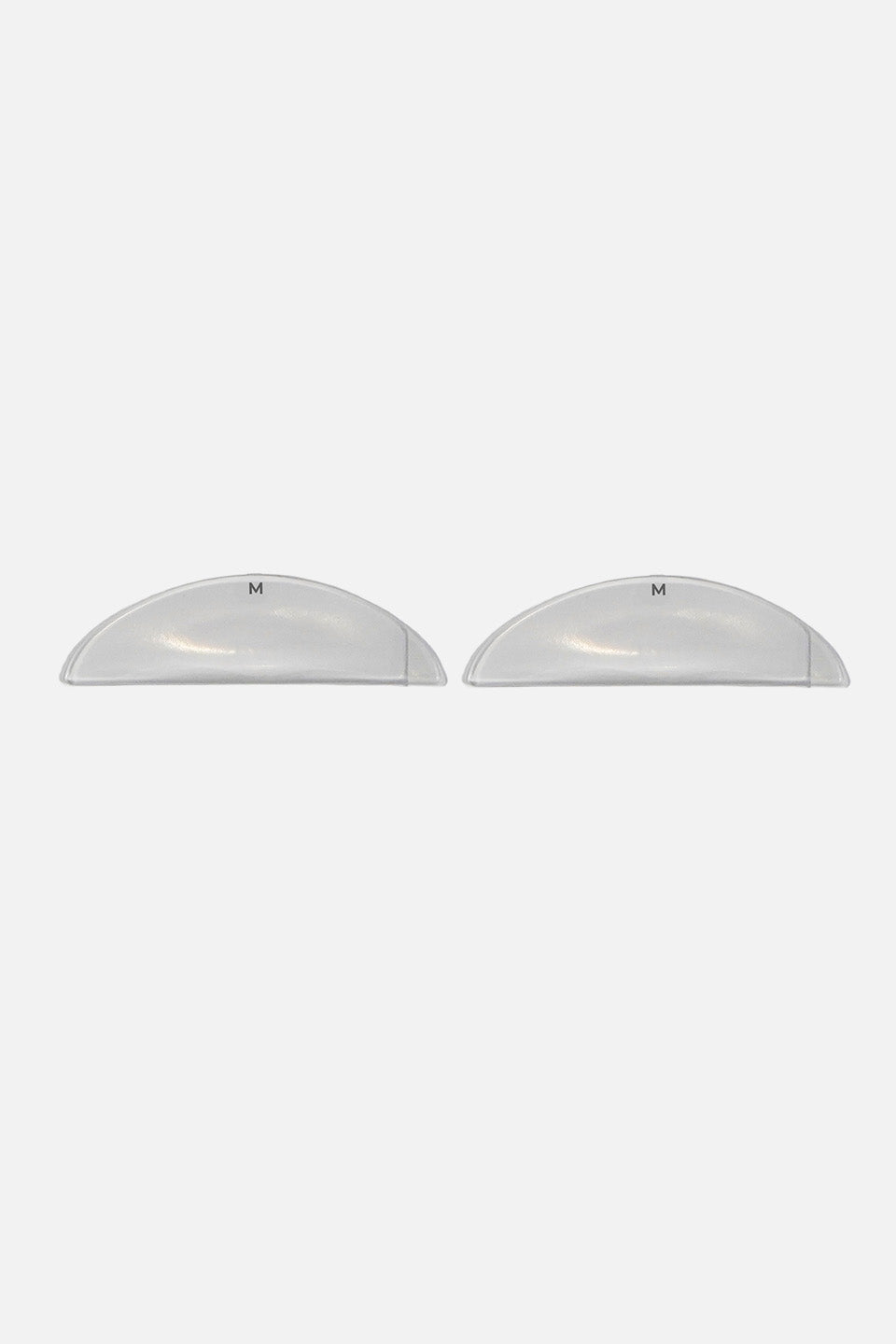 Coppia di bigodini piatti in silicone flessibile trasparente per laminazione ciglia, disposti l'uno di fianco all'altro in linea orizzontale su sfondo bianco.