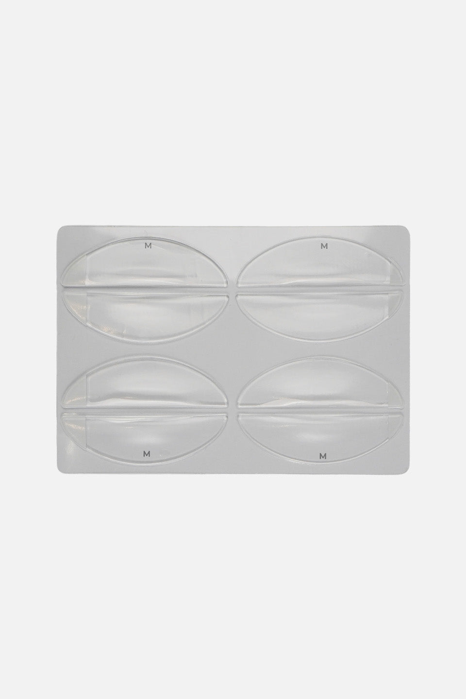 Confezione da 4 paia di bigodini piatti trasparenti in silicone per il trattamento di laminazione coreana delle ciglia, visti frontalmente su sfondo bianco.