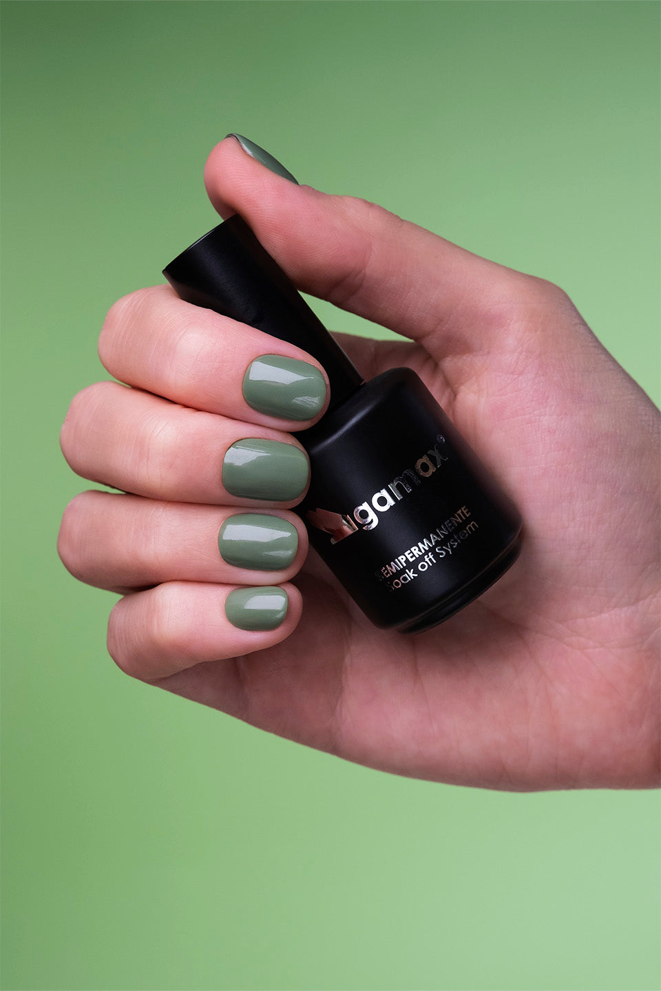 Smalto semipermanente verde militare Urbana 15 ml - Semipermanenti Colorati - Gamax
