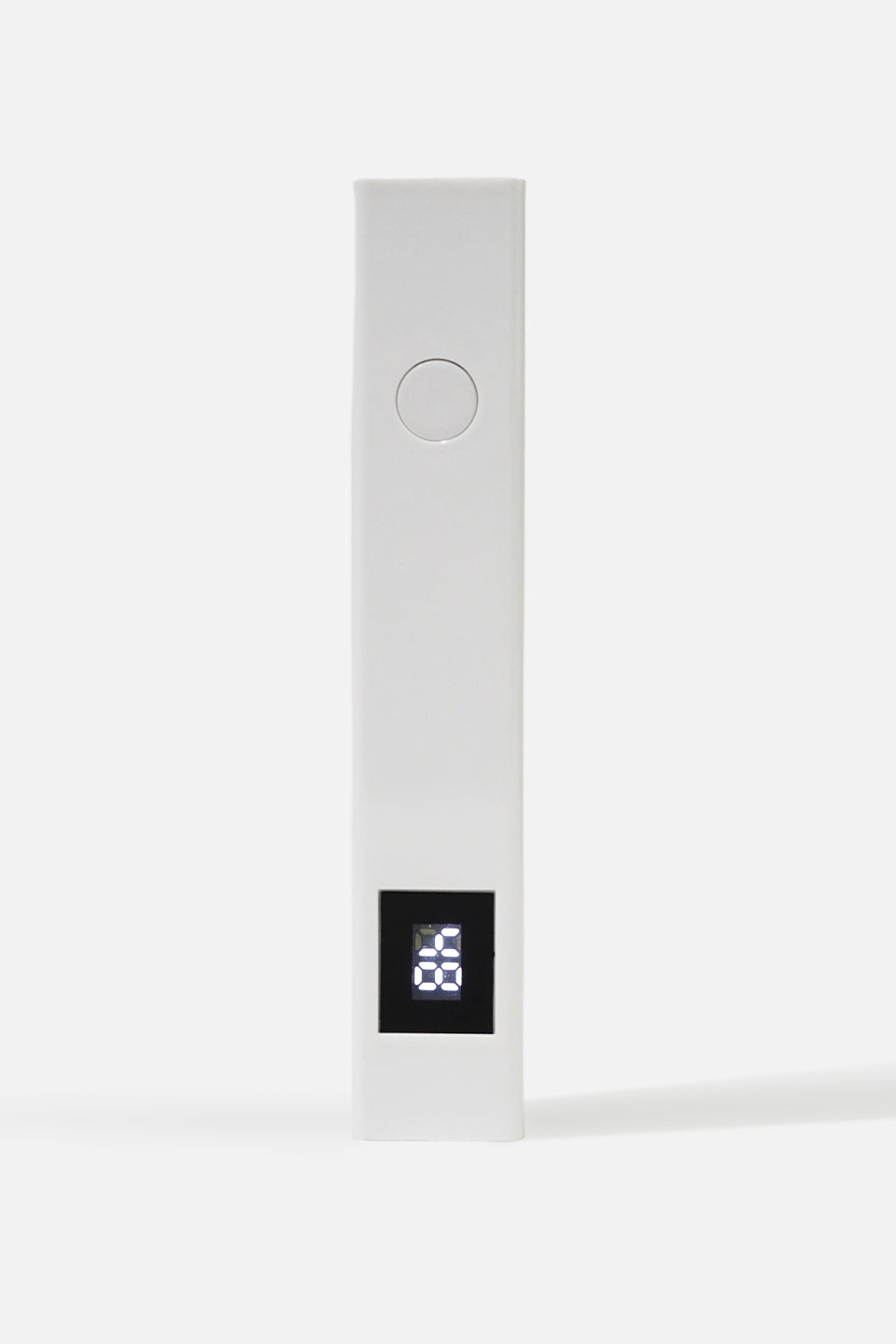 Lampada mini UV LED portatile di colore bianco, di forma rettangolare allungata, con un pulsante circolare superiore e un piccolo display LED quadrato alla base che indica il tempo.
