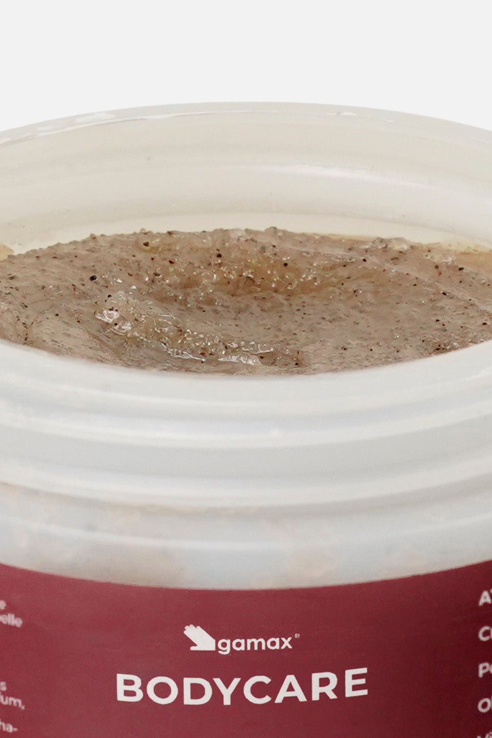 Dettaglio ravvicinato della texture granulosa dello scrub corpo al caffè Gamax esfoliante con cristalli di sale marino