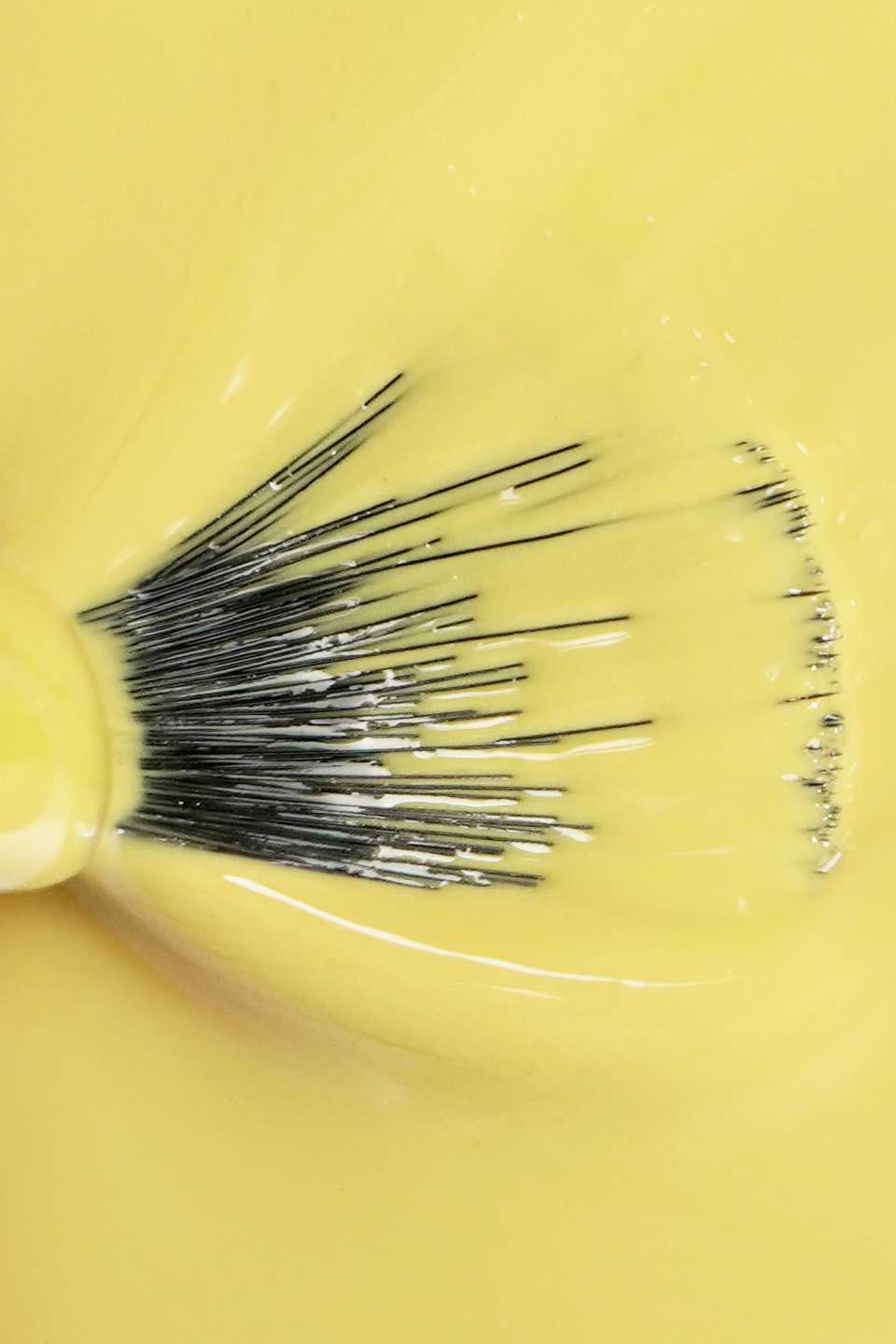 Smalto semipermanente giallo pastello Izamal 15 ml