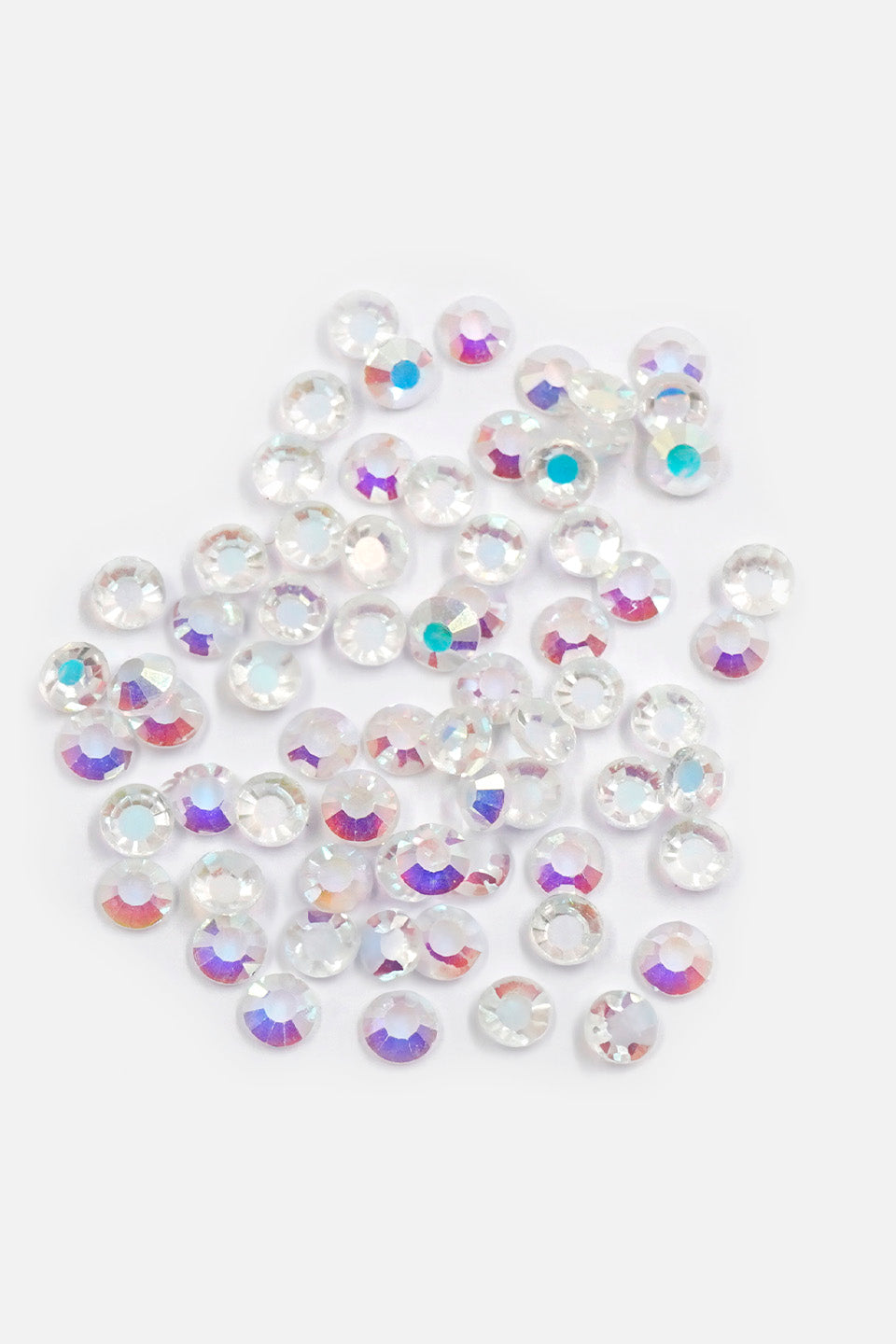 Primo piano ravvicinato degli strass iridescenti rosa cangianti