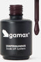 Flacone di smalto semipermanente Gamax color amarena scuro (tonalità Incanto) con pennello applicatore estratto che mostra la goccia di prodotto dalla texture fluida e pigmentata.