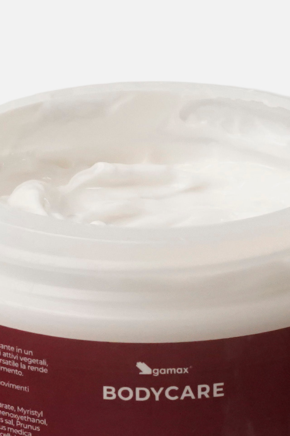Dettaglio della texture cremosa e soffice della crema corpo trifasica drenante Gamax Bodycare