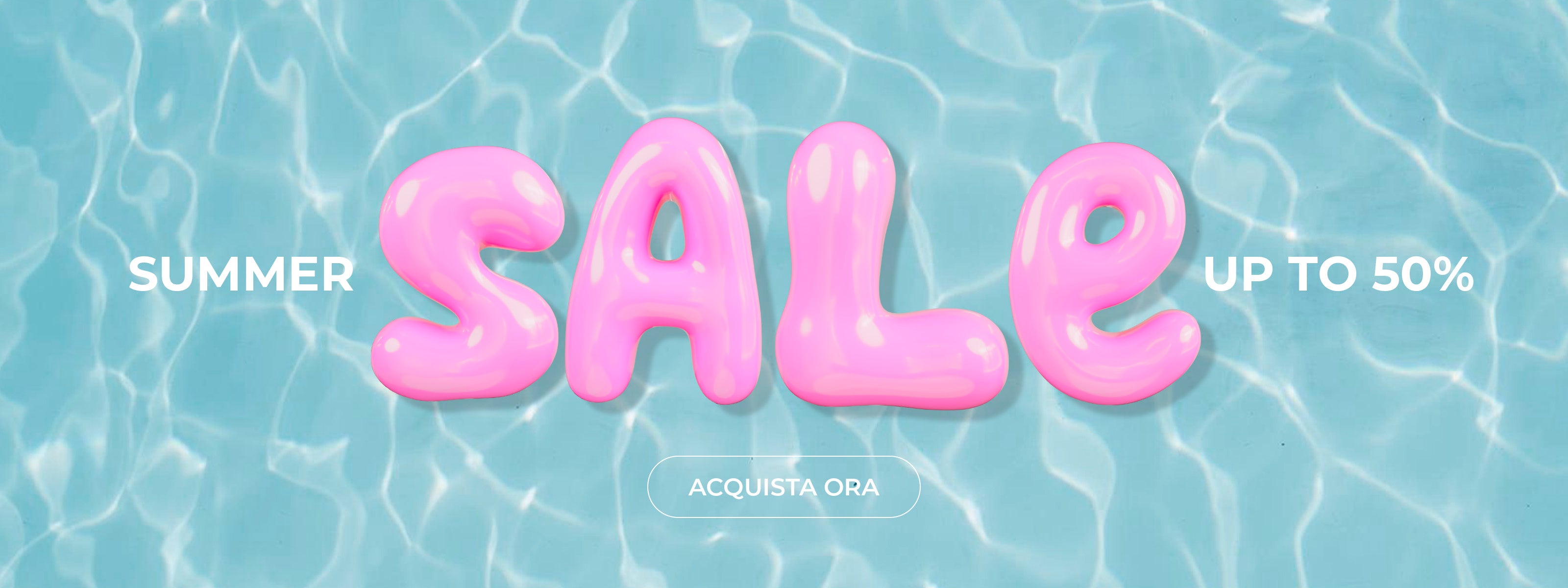 banner grafico per promozione estiva, scritta tondeggiante rosa su sfondo acqua della piscina con riflessi di luce