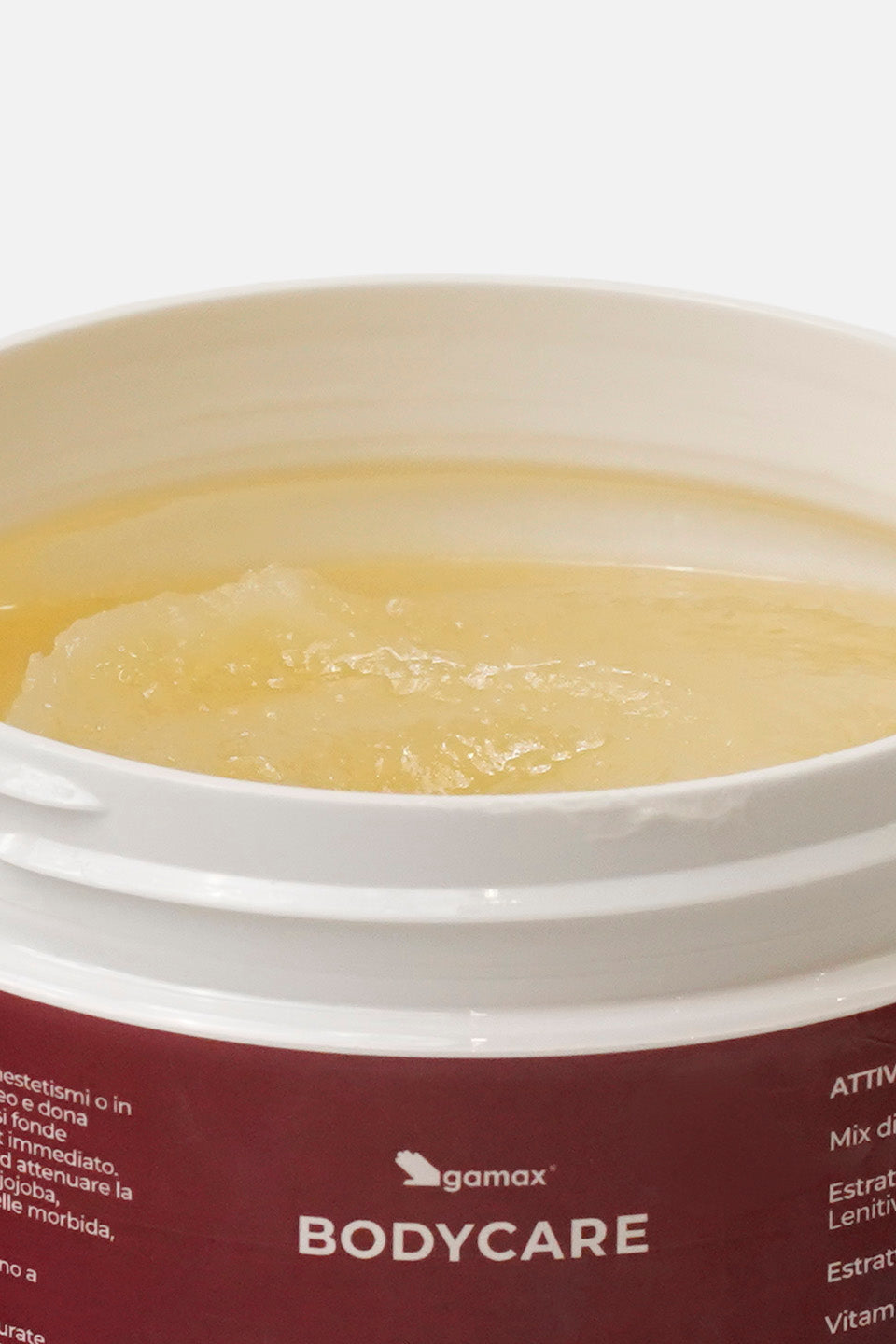 Dettaglio ravvicinato della texture ricca e densa dell'Olio Denso Gamax Bodycare all'interno del barattolo aperto.