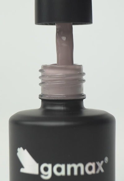 video che mostra dettaglio ravvicinato di texture, pennello e applicazione smalto semipermanente colore tortora