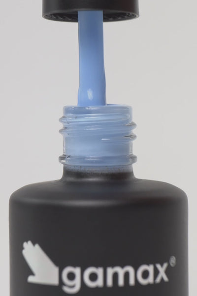 video che mostra colore e coprenza dello smalto semipermanente azzurro ninfee