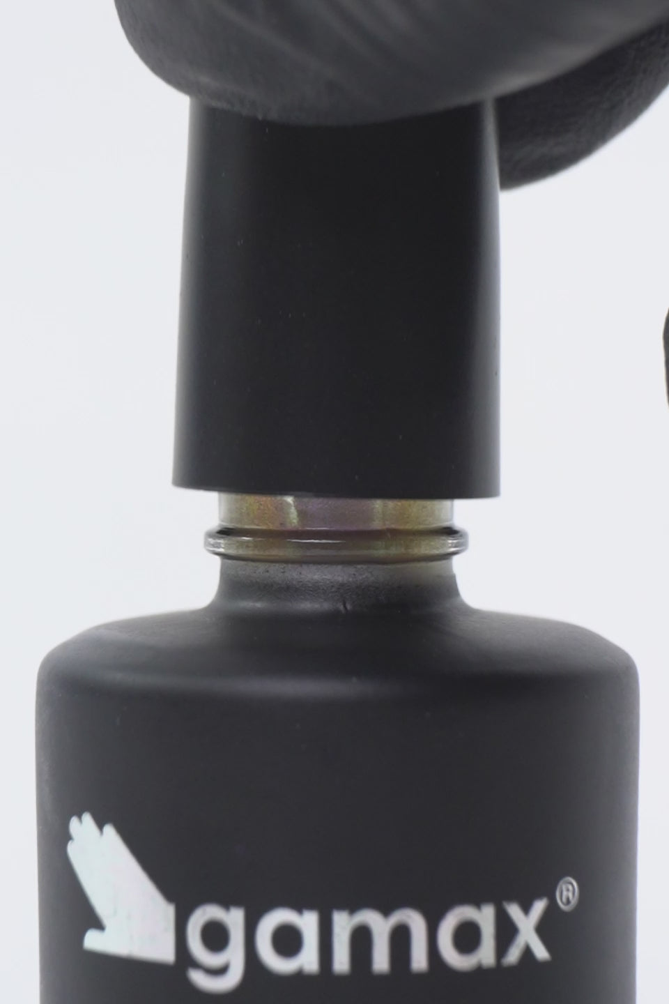 Video dettaglio macro texture e applicazione smalto semipermanente cat eye