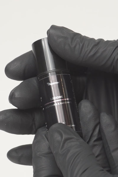 video che mostra la texture della lozione incurvante ed idratante per laminazione coreana