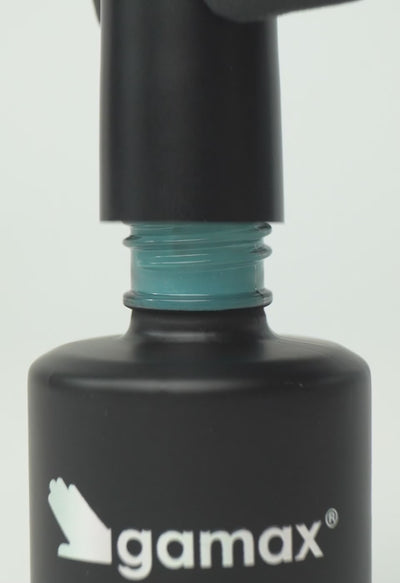 video che mostra dettaglio ravvicinato di texture, pennello e applicazione smalto semipermanente colore celeste chiaro