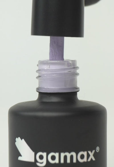 video che mostra dettaglio ravvicinato di texture, pennello e applicazione smalto semipermanente colore lilla macaron