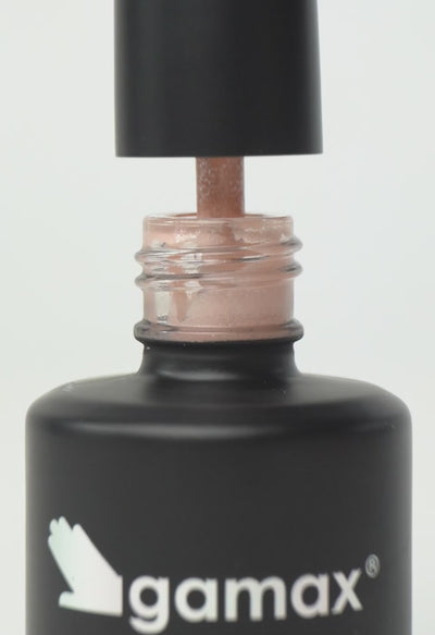 video che mostra dettaglio ravvicinato di texture, pennello e applicazione smalto semipermanente glitterato 