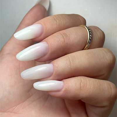 milky nails unghie effetto lattiginoso